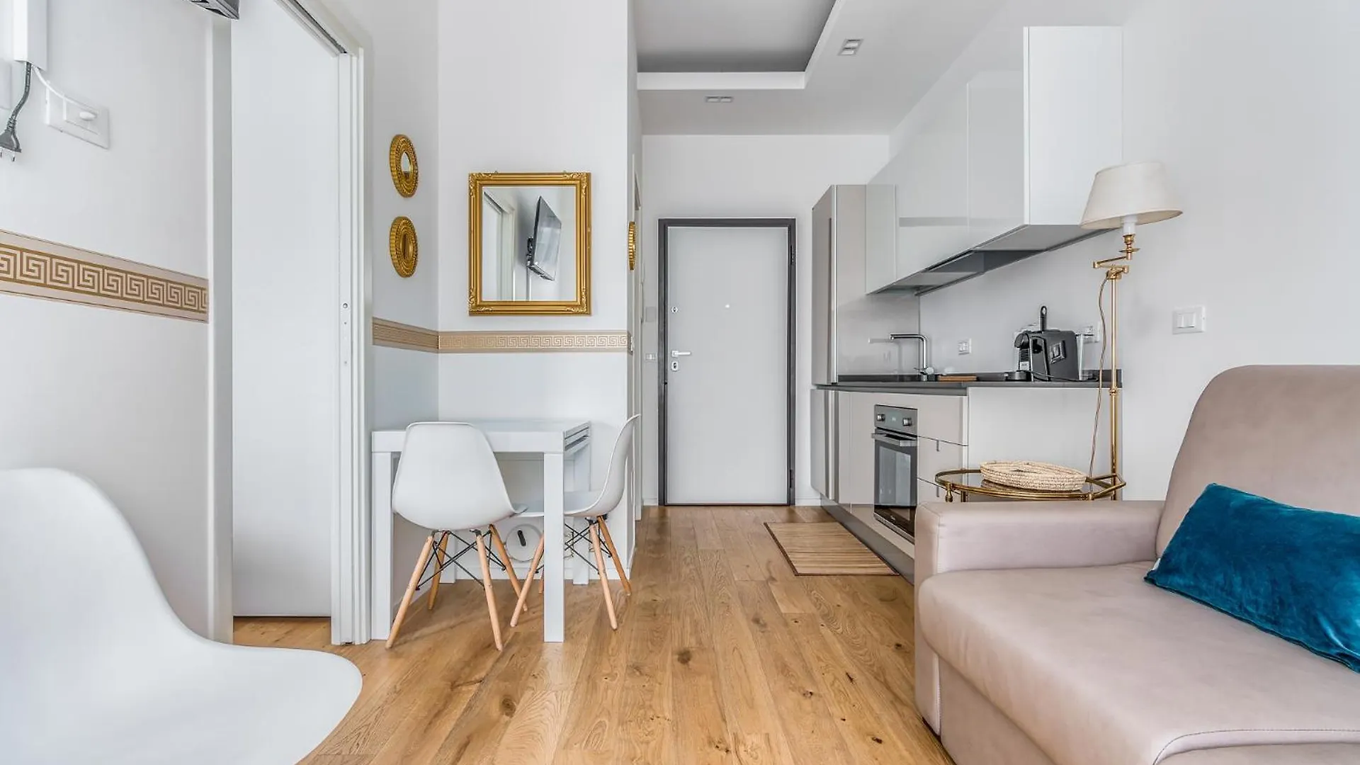 Milano Vetra-Parco Delle Basiliche 2 Pax- Wifi- Banfi Apartment 0*, Milan Italy